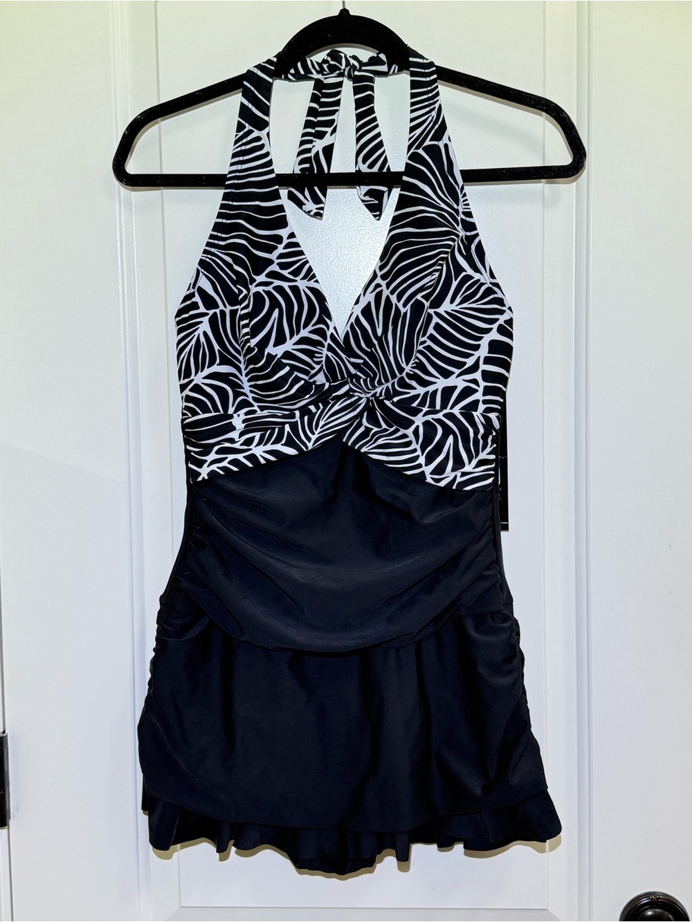 Shore Shaper Black and White Halter Swimdress compression swimsuit size 10/12